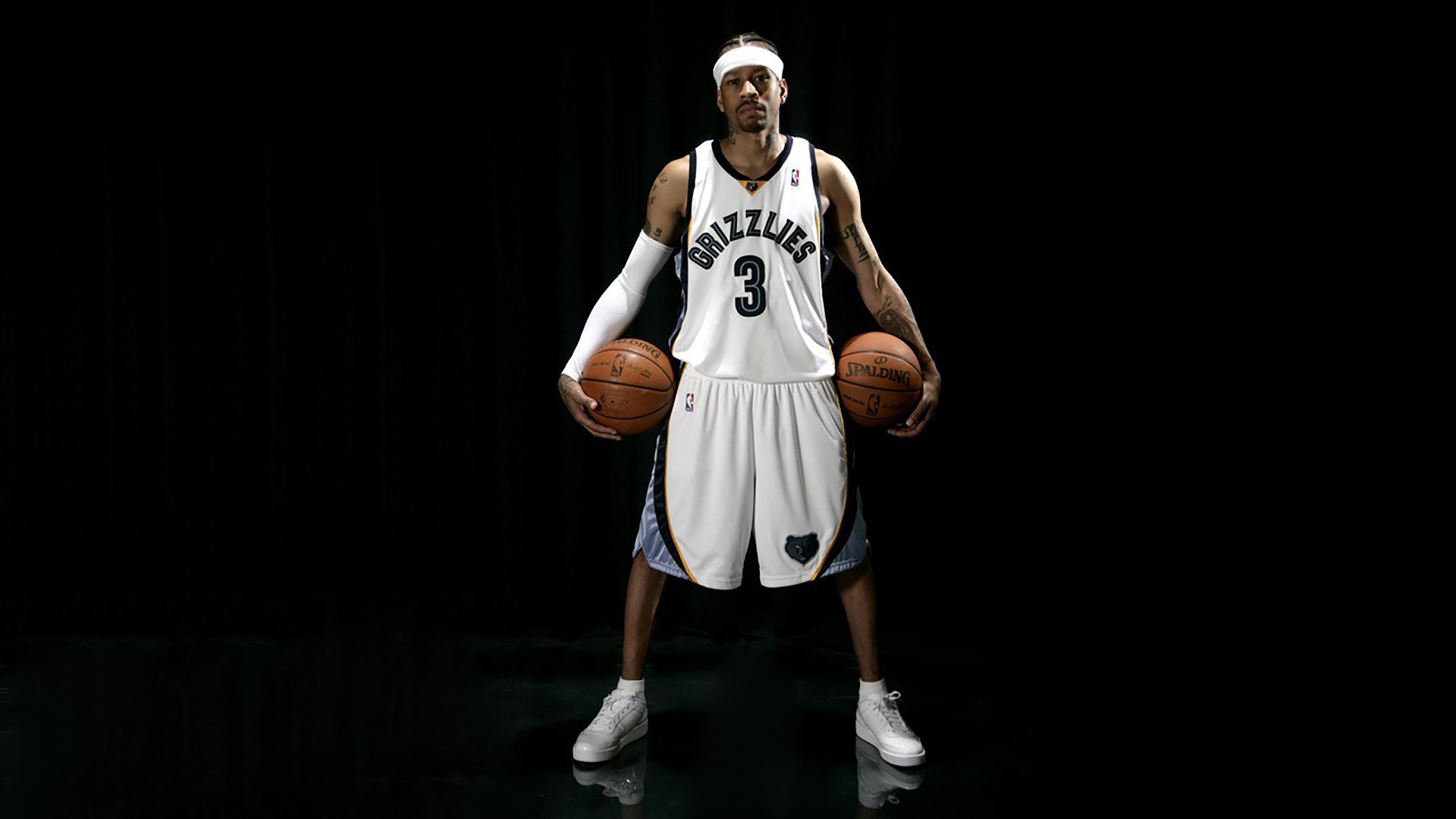 脊柱侧弯患者康复体操展示 用整齐动作表达自信